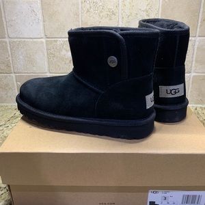 UGG Girl Black Jona Short Boots little kid 3M